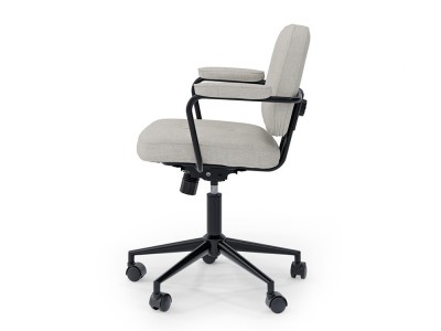 Esta silla escritorio moderno Columbia cuida tus brazos con su acolchado. Un diseño retro para tu rincón laboral diario.