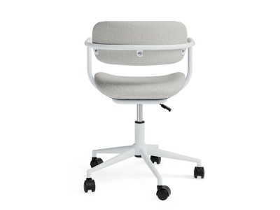 Esta silla de oficina Oxford blanca es pura elegancia minimalista. Elige entre gris, menta o mostaza para tu gran mesa.