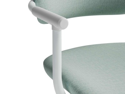 Trabaja con comodidad en tu homeoffice con la silla Oxford. Ajuste preciso de altura para una postura siempre saludable.