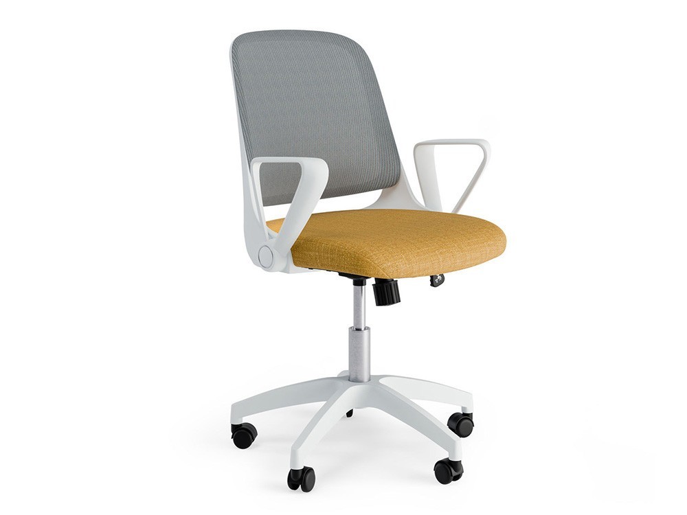 La silla de oficina Siracusa destaca por sus brazos abatibles. Ideal para tu espacio Seismil Studio moderno y funcional.