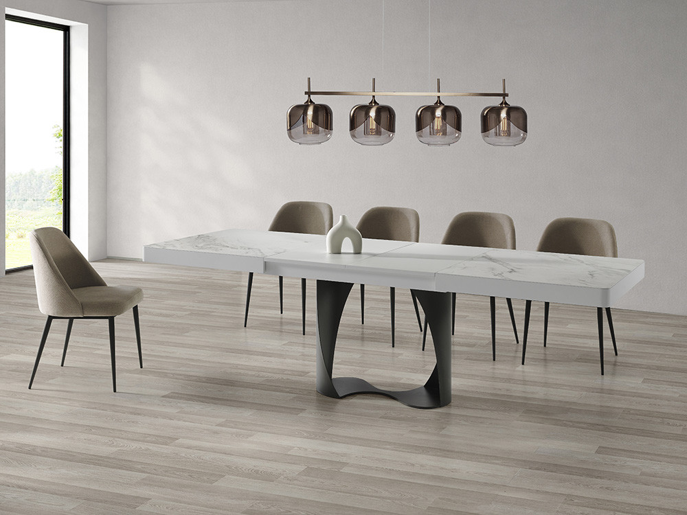 La mesa de comedor extensible Duna de Indesan ofrece un diseño único para Seismil Studio. Faldón lacado con gran elegancia.