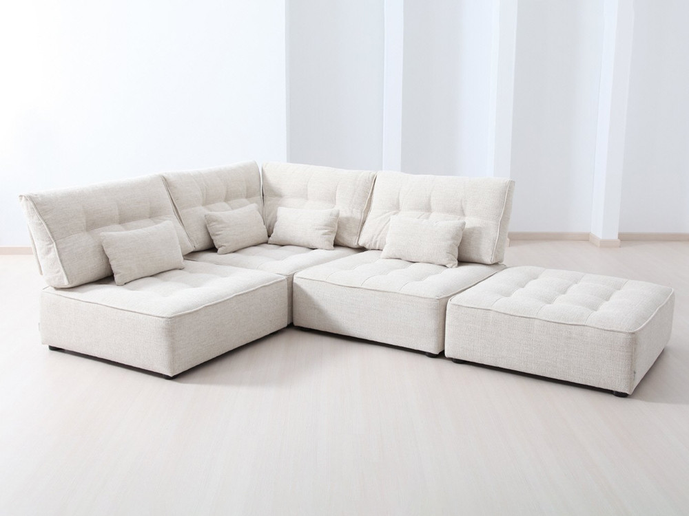 Este sofá modular esquinero Arianne Love incluye pufs y tela Florence. Redefine tu descanso con el diseño premium de Fama.