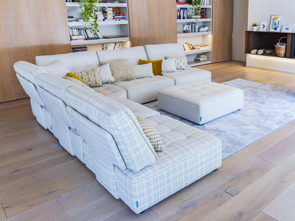 Disfruta la comodidad del sofá modular Arianne Love. Elige cualquier tapizado y fabrica a medida tu rincón más premium.