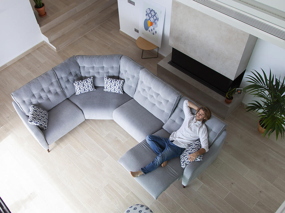 Redefine tu descanso con el sofa relax electrico Sía. Haz tu compra online en Mobel 6000 con un estilo muy premium.