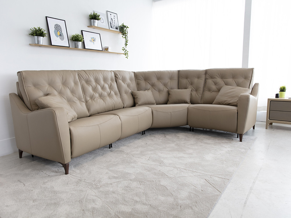 Si buscas un sofa relax moderno, el modelo Sía es perfecto. Fabricado a medida en piel o tejido con calidad premium.
