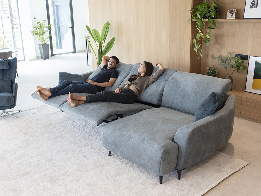 Consigue el sofá relax Babylon de Fama. Realiza tu compra online en Mobel 6000 con medidas y telas muy premium