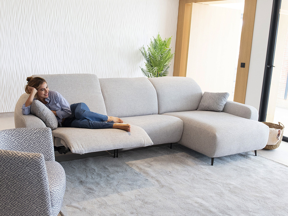El sofá relax Babylon destaca por su gran versatilidad. Personaliza medidas y tapizados con un acabado muy premium