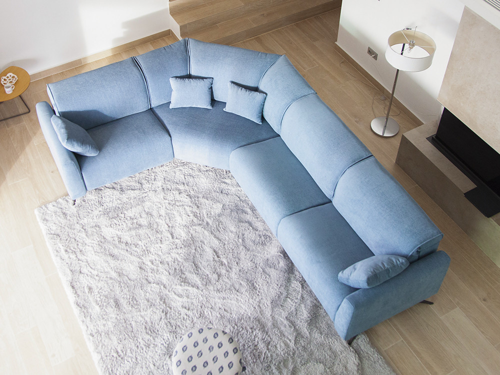 Crea un sofa a medida con el modelo Baltia de Fama. Configuración rinconera ideal para tu espacio en Seismil Studio