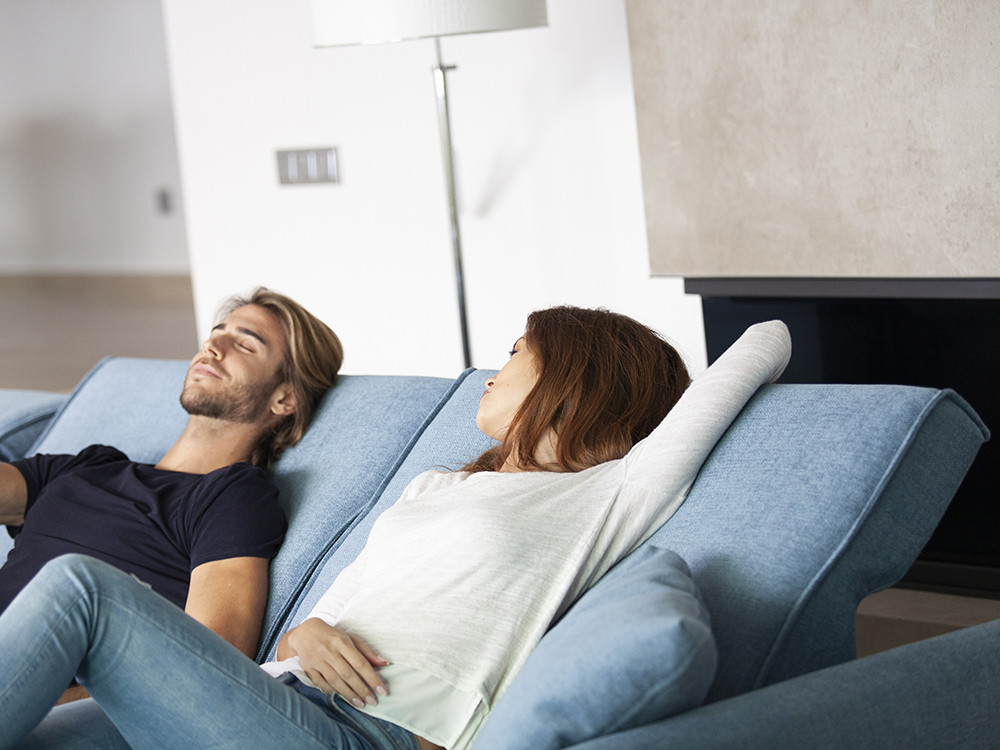 Haz tu compra online en Mobel 6000 del sofa relax electrico Baltia. Un diseño de 3 plazas a medida con estilo premium.