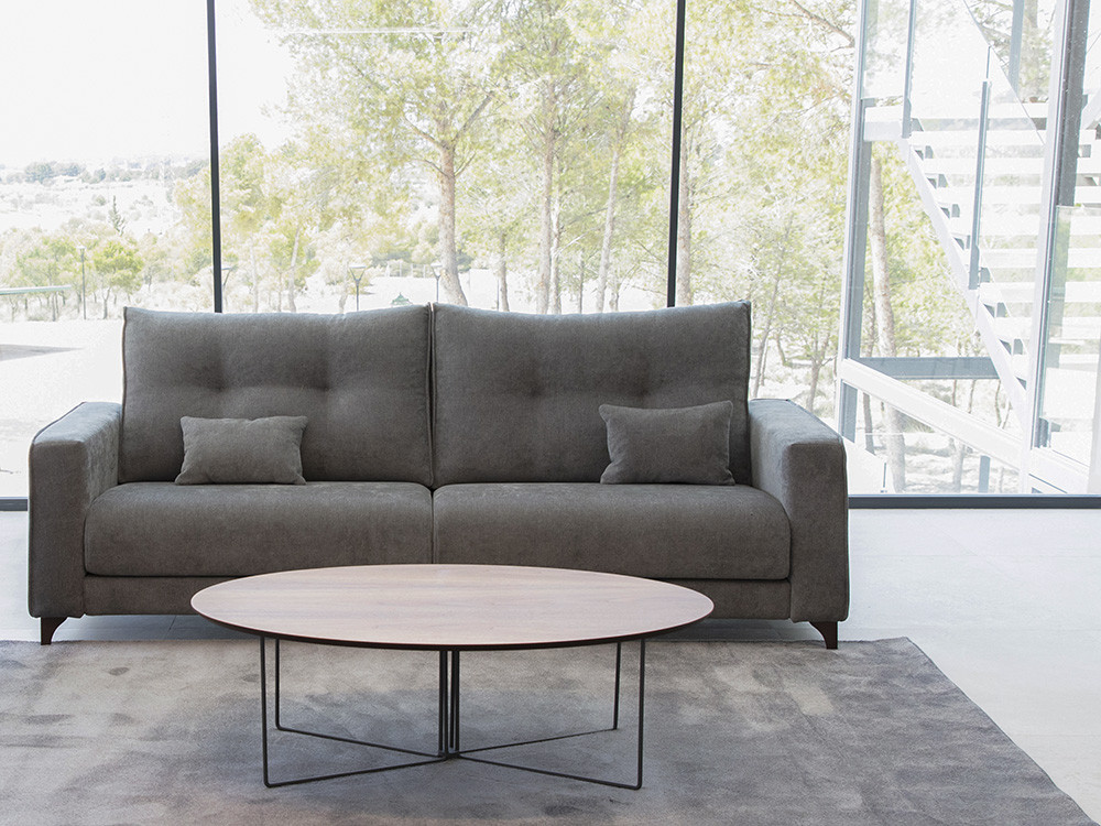 Consigue tu sofá modular esquinero Bari a medida. Fama ofrece elegancia y telas seleccionadas con un acabado premium.