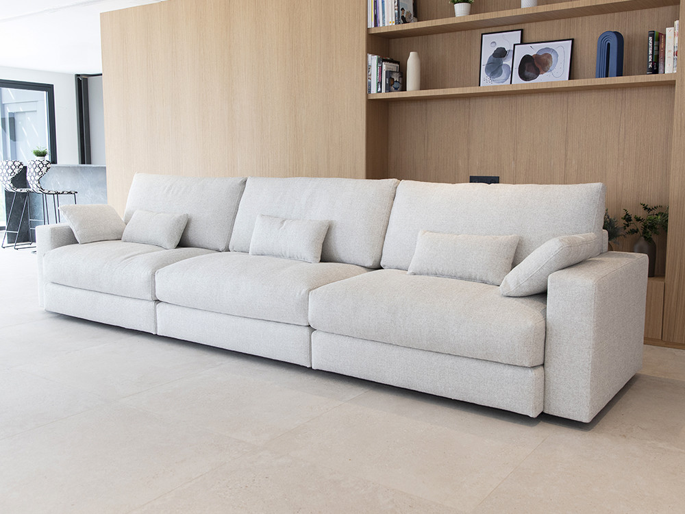 Tu sofa de dos plazas Héctor de Fama te espera. Realiza tu compra online en Mobel 6000 con un tapizado a tu gusto premium.