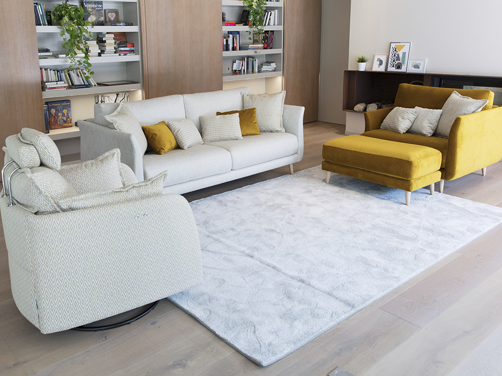 El sofa a medida Helsinki destaca por su gran comodidad. Personaliza medidas y tapizados para un salón de estilo premium.