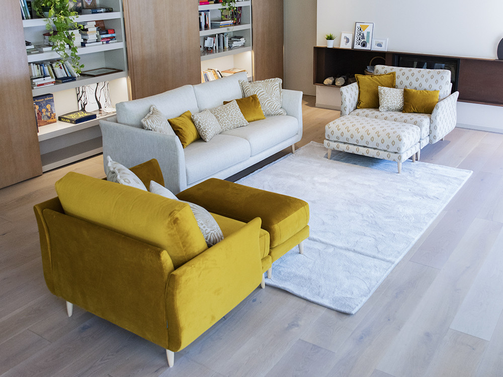 Este sillón moderno Helsinki destaca por su confort. Personaliza el tapizado y disfruta una pieza de nivel muy premium.