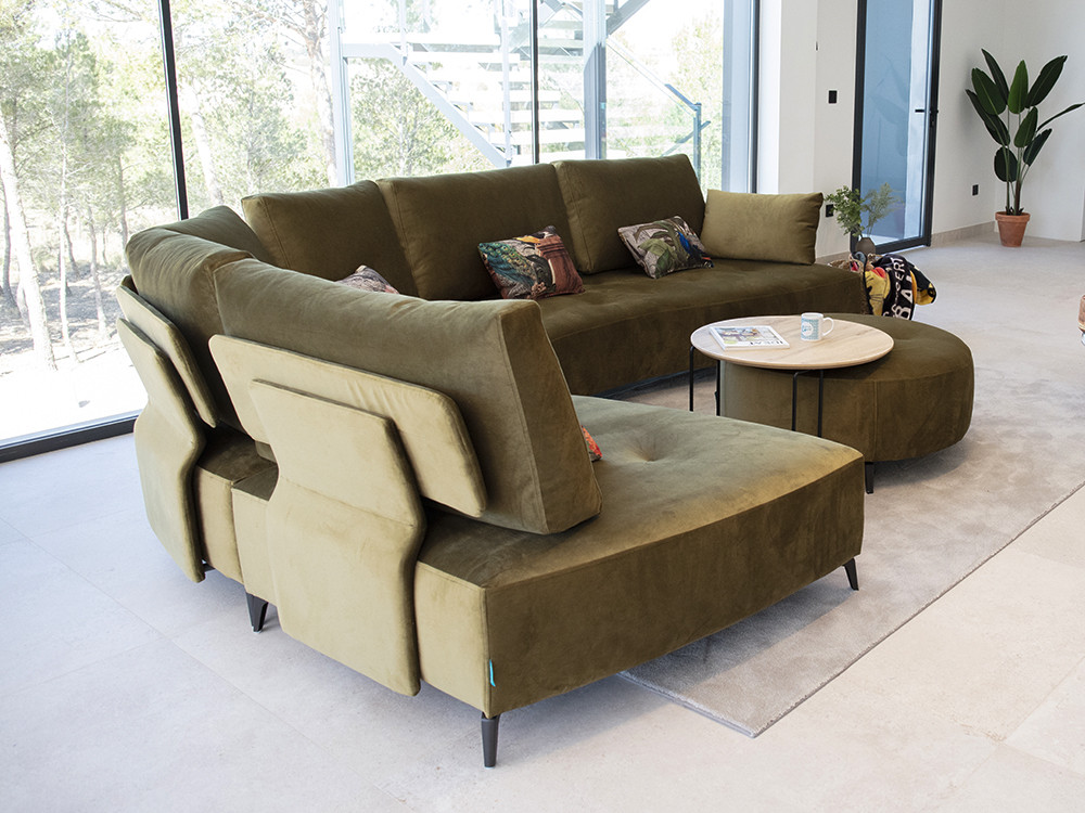 Si buscas un sofa a medida, el Kalahari de Fama es ideal. Personaliza tejidos y medidas con un acabado de nivel premium.