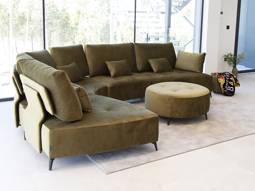 Redefine tu descanso con el modelo Kalahari. Un sofa rinconero moderno totalmente personalizable con telas muy premium.
