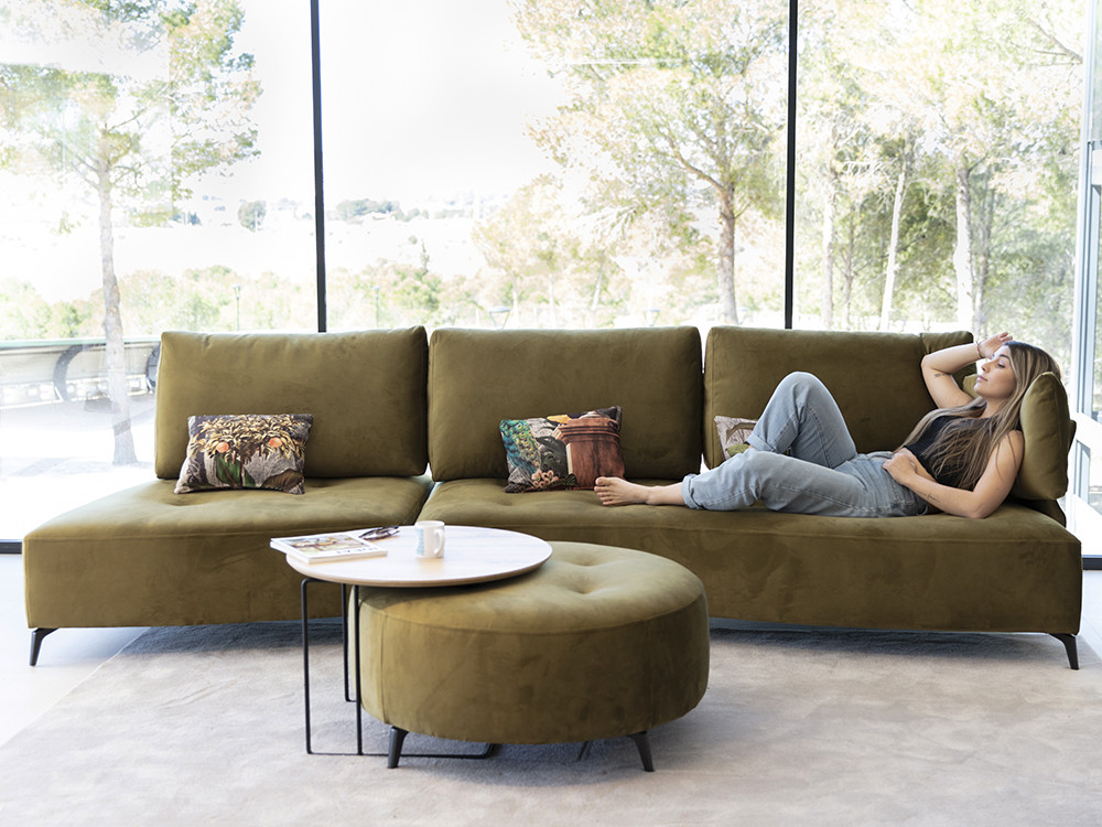 El sofa modular Kalahari de Fama es personalizable. Visita Mobel 6000 en Madrid y diseña tu gran pieza con estilo premium.