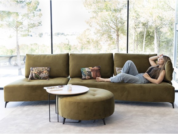 El sofa modular Kalahari de Fama es personalizable. Visita Mobel 6000 en Madrid y diseña tu gran pieza con estilo premium.