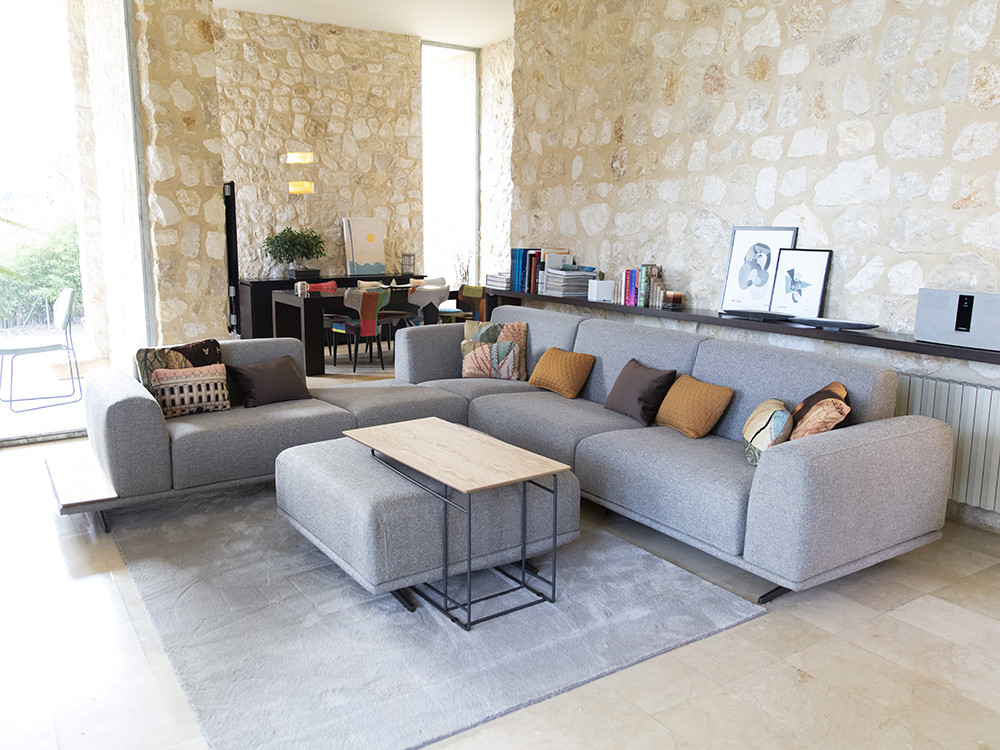 Diseña tu sofa rinconera moderno Klee de Fama en Mobel 6000 en Madrid. Personaliza medidas y tejidos con estilo premium.
