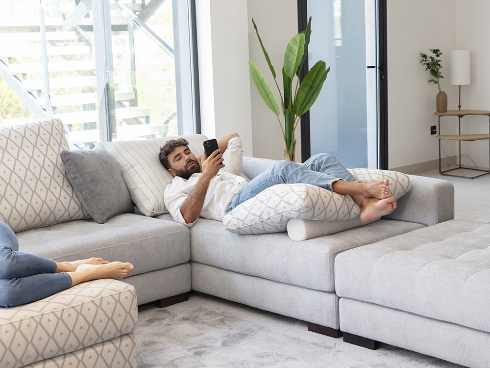 Tu sofa modular Manacor te espera. Realiza tu compra online en Mobel 6000 con medidas y telas de gran estilo premium.