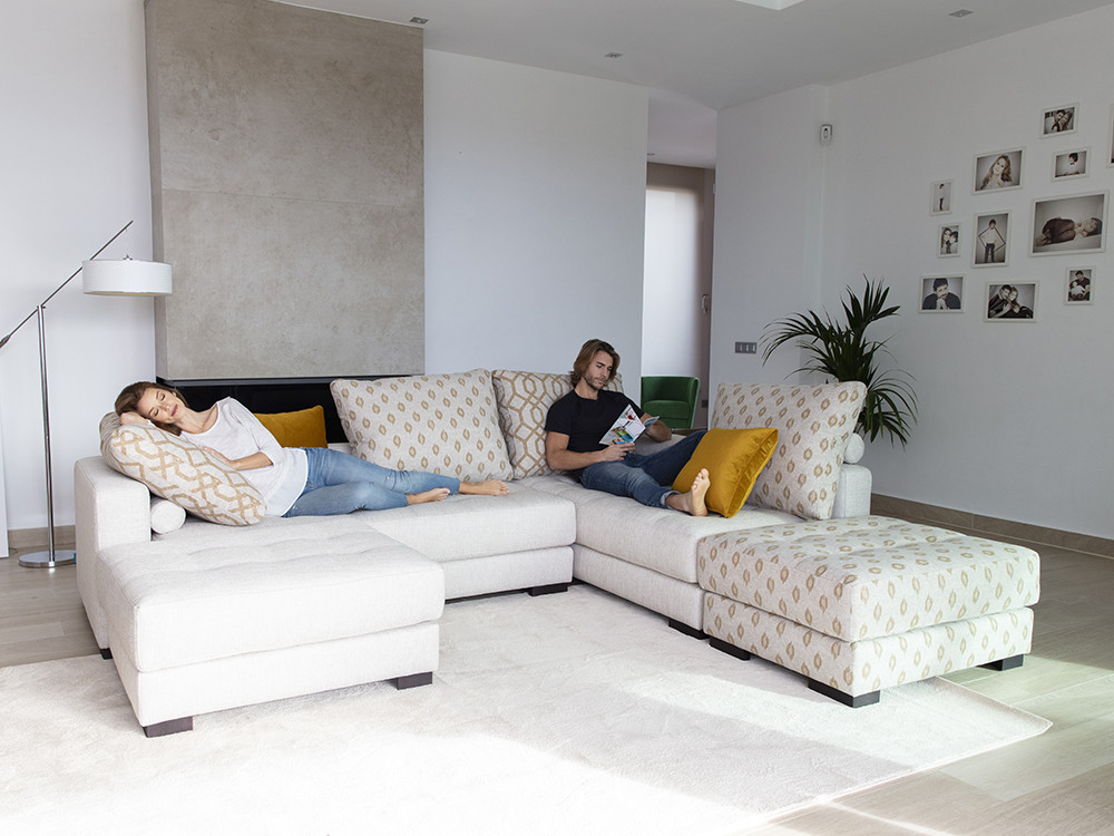 Disfruta los sofas modulares Manacor de Fama. Personaliza medidas y tapizados con un acabado de gran nivel muy premium.