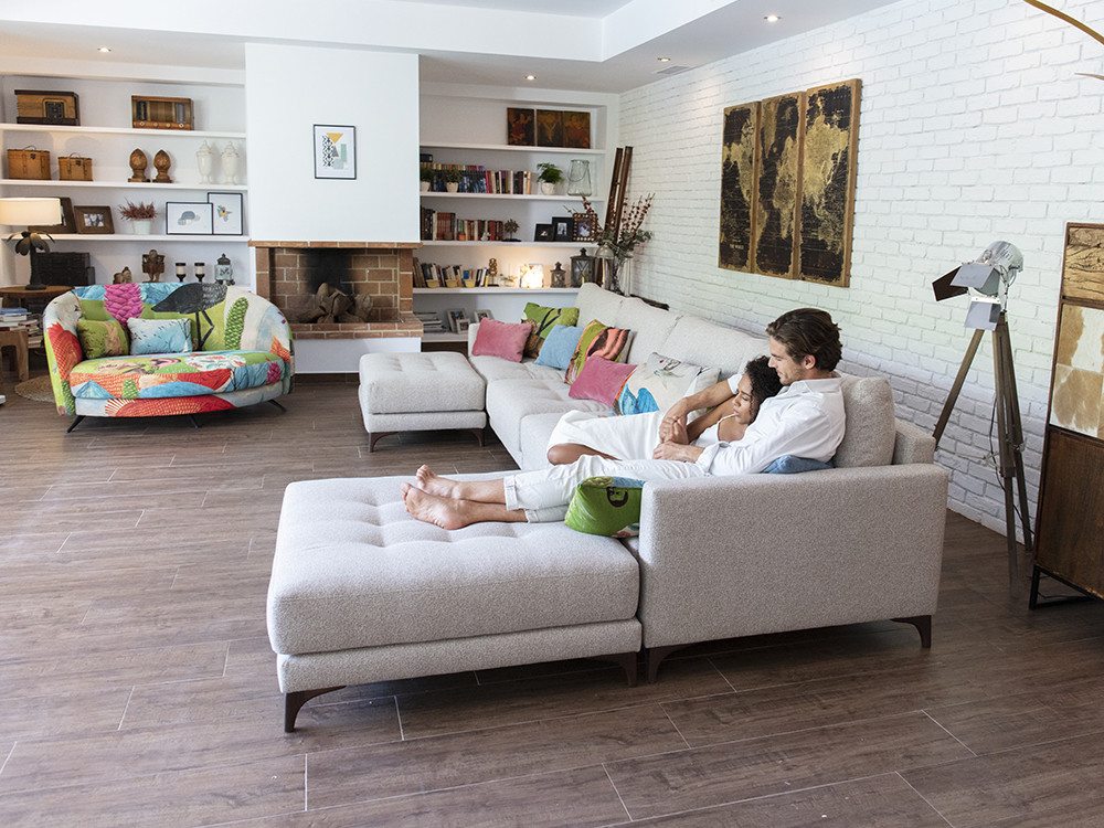 Redefine tu descanso con el modelo Opera de Fama. Un sofa a medida personalizable en medidas con un acabado muy premium.