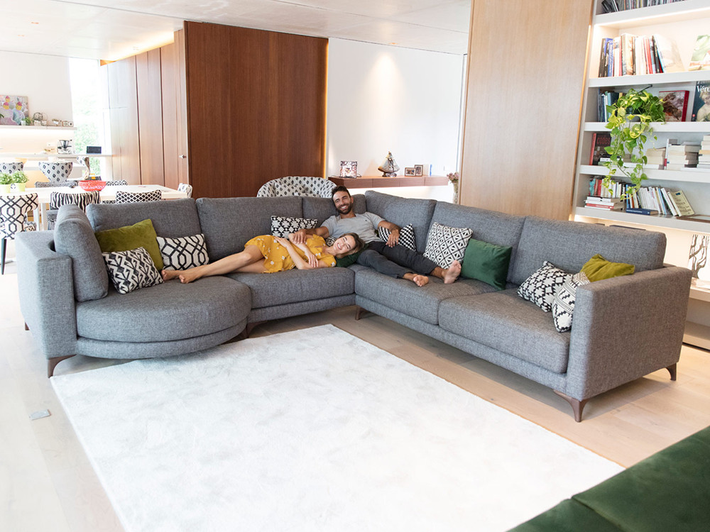 Diseña tu sofa rinconera moderno Opera en Mobel 6000 en Madrid. Personaliza medidas y telas con el mejor estilo premium.