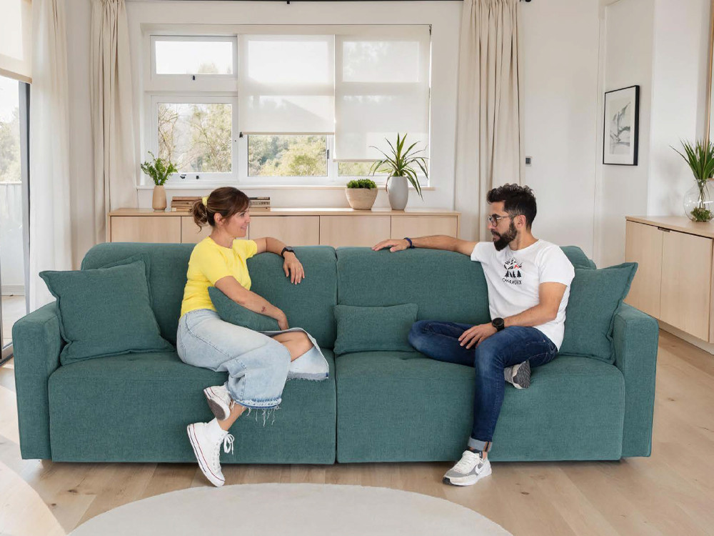Este sofa motorizado Paradis de Fama destaca por su versatilidad. Personaliza medidas y telas con un diseño muy premium.