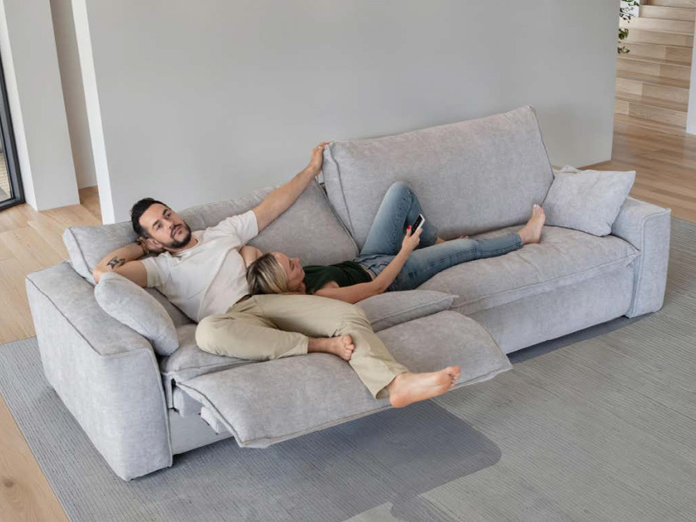Crea tu sofa a medida con el modelo Selene de Fama. Elige tus acabados y medidas para un salon con diseño muy premium