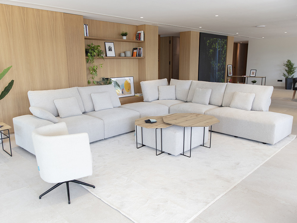 Diseña tu sofa modular Teseo de Fama en Mobel 6000 en Madrid. Personaliza medidas y telas con gran estilo premium