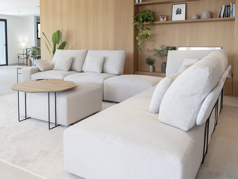 Tu sofa modular esquinero Teseo te espera. Haz tu compra online en Mobel 6000 con un tapizado a tu gusto muy premium.