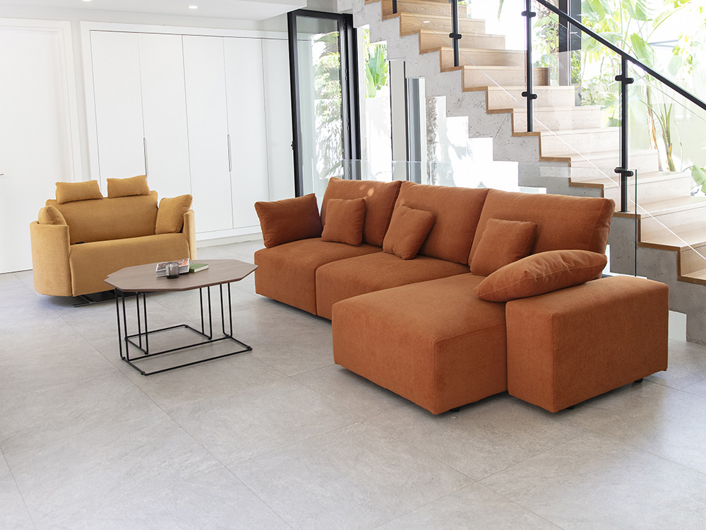 Diseña tu sofa modular Teseo con chaiselongue en Mobel 6000 en Madrid. Personaliza medidas y telas estilo premium.