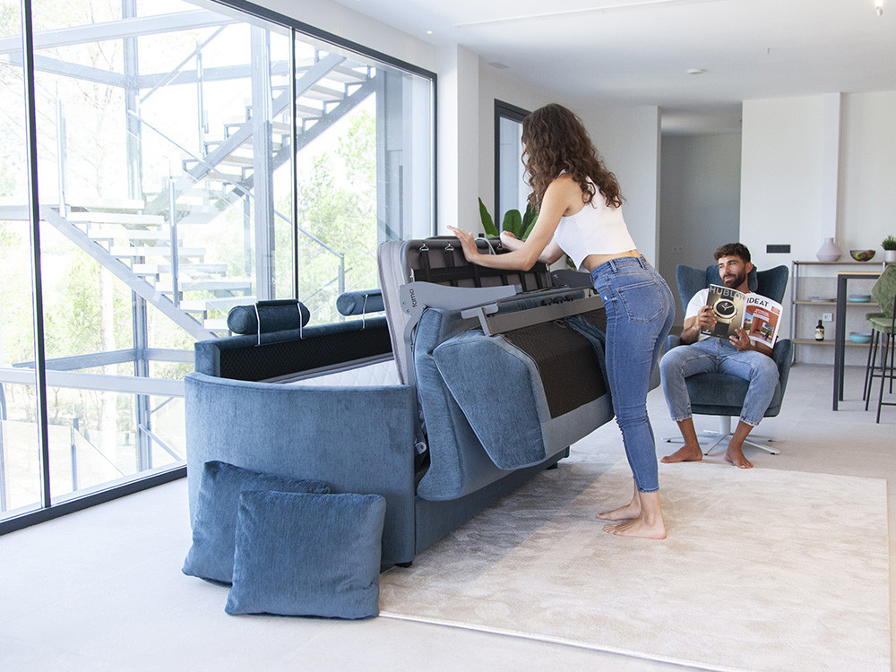 Disfruta el confort del sofa cama de apertura italiana Bolero. Personaliza sus telas para una pieza de estilo muy premium