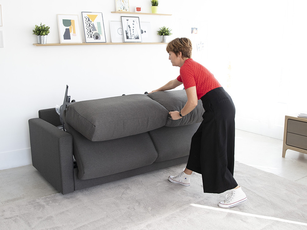 Si buscas un sofa cama moderno, el Hermes de Fama es ideal. Personaliza telas y medidas con un acabado de estilo premium.