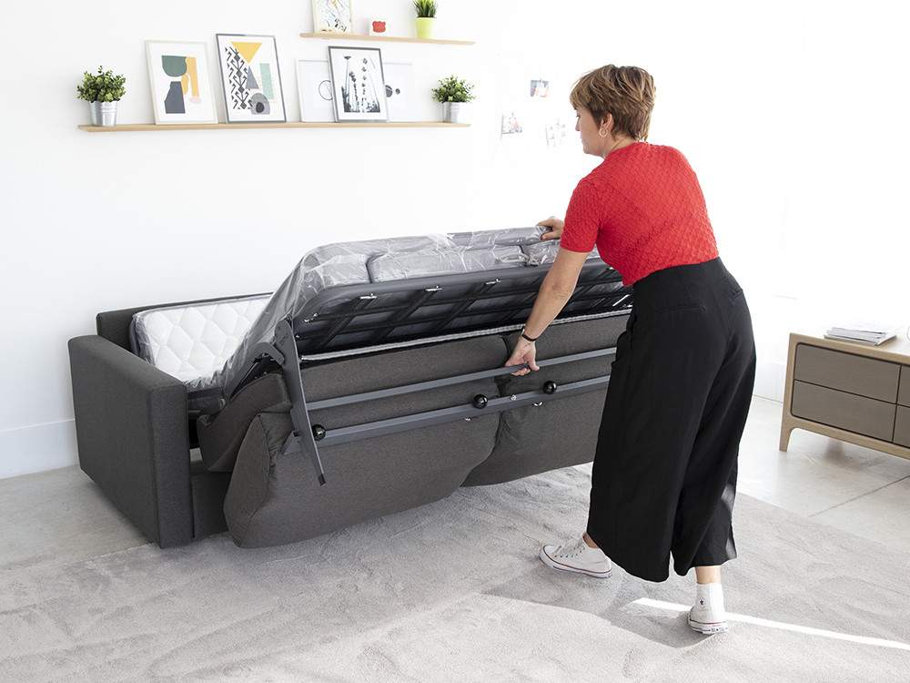 Redefine tu salón con el sofa cama de diseño Hermes. Apertura italiana y tejidos seleccionados con gran estilo premium.