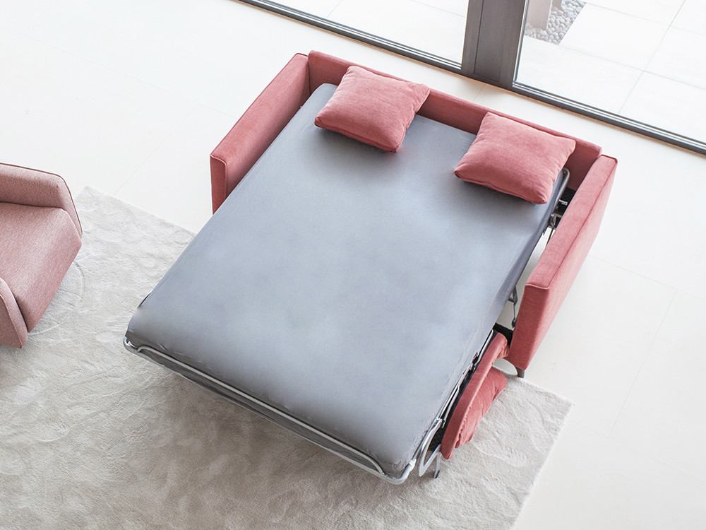 El sofa cama italiano Dalí es ideal para tu hogar. Configura medidas y telas con un confort premium de Fama