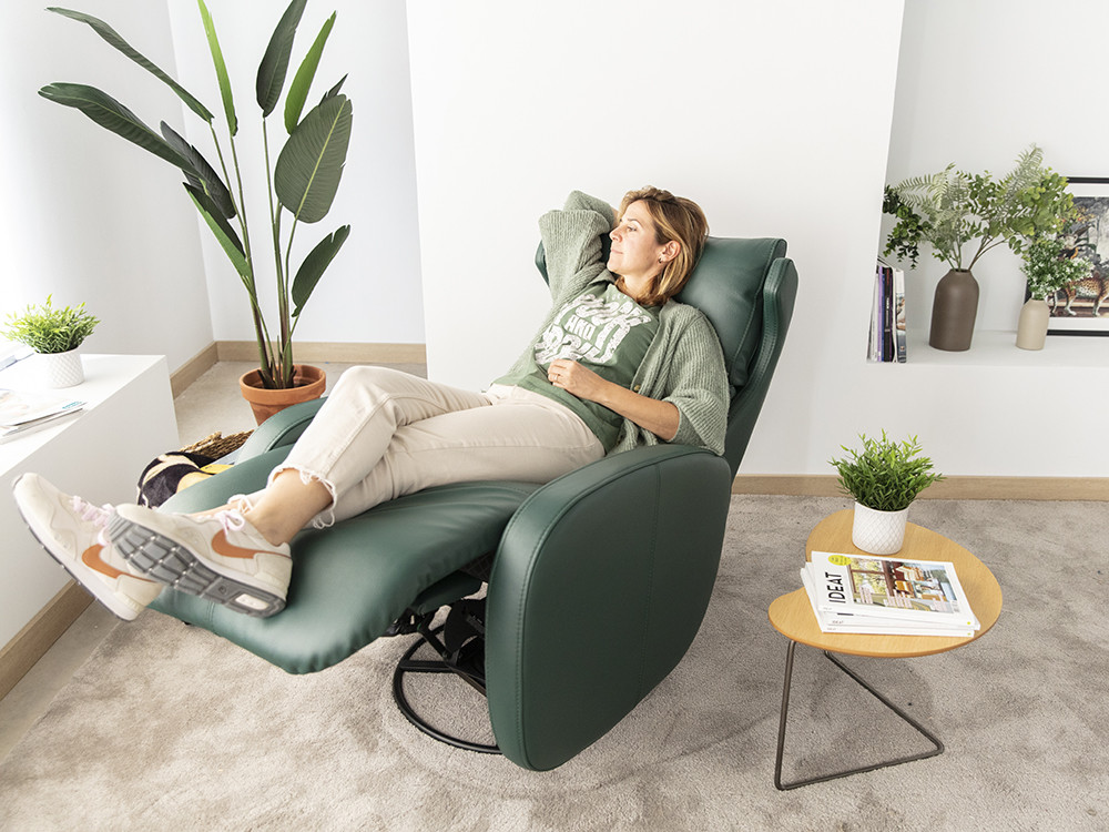 Tu sillon relax electrico Kim te espera. Haz tu compra online en Mobel 6000 con un tapizado en piel estilo premium.
