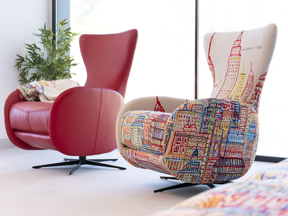 Consigue el confort del sillon relax de piel Mondrian de Fama. Elige un sistema electrico con gran acabado muy premium.