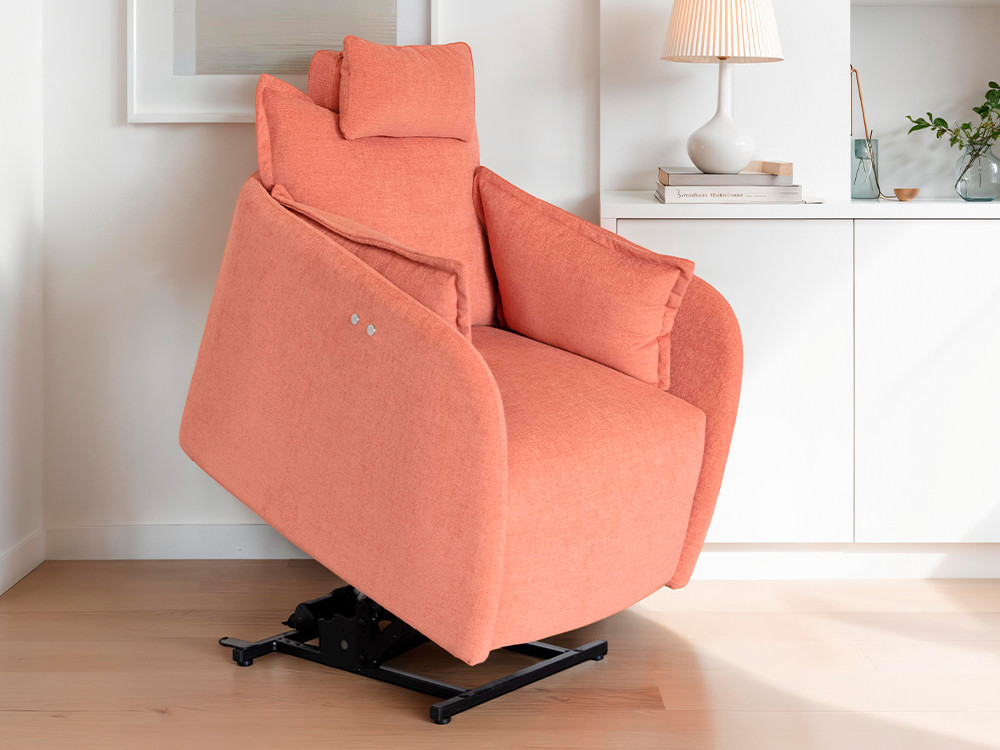 Tu sillon elevador Nadia de Fama te espera. Haz tu compra online en Mobel 6000 con telas a medida de nivel muy premium.