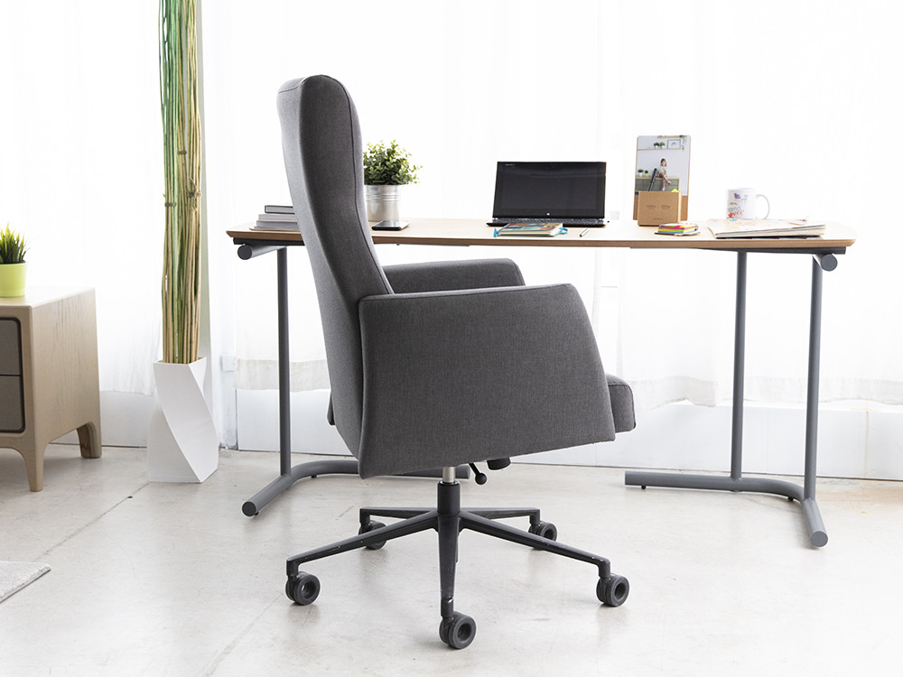 El sillon giratorio oficina Sky de Fama es unico. Personaliza sus tejidos y disfruta un diseño con nivel muy premium