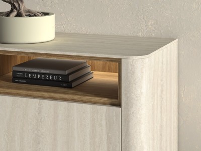 Tu aparador de diseño B034 de Kazzano te espera. Haz tu compra online en Mobel 6000 con sutil frente curvo y patas de diseño.