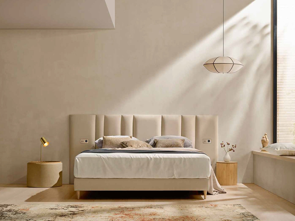 Crea un elegante cabecero corrido con los paneles planos rectos WIB de Acana Piel, ideales para dar calidez a tu dormitorio.