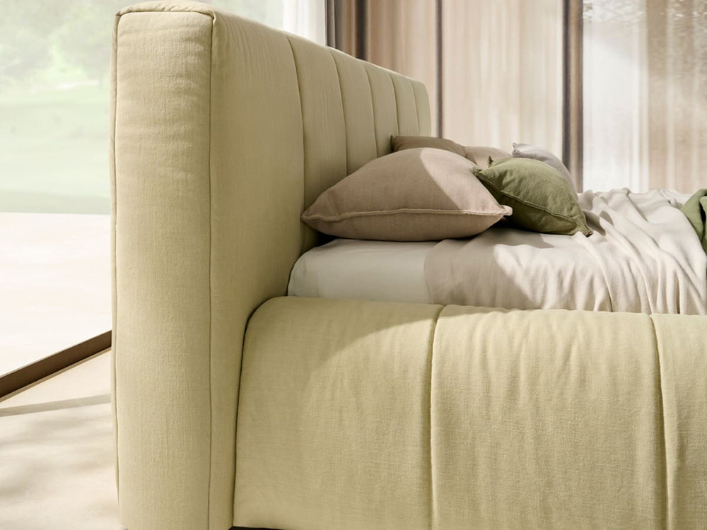 Tu cama tapizada con canape Duna de Acana Piel se adapta a tu dormitorio con su sutil cabecero y sutiles tejidos premium.