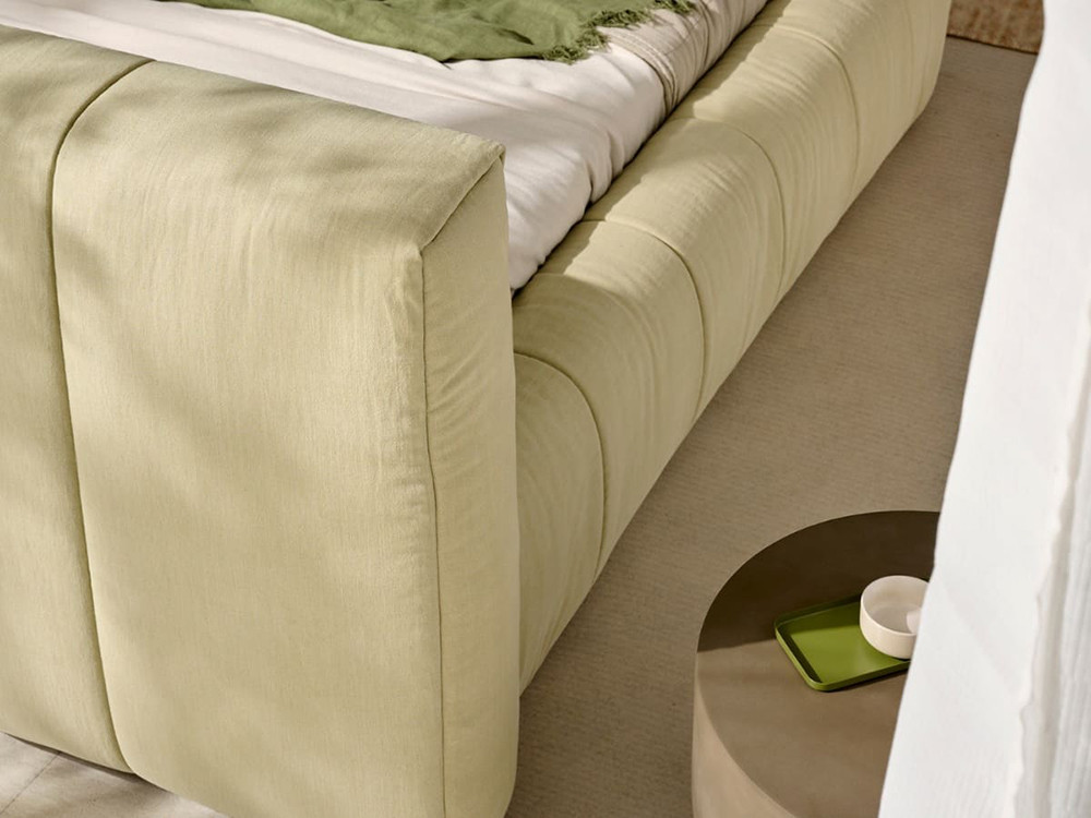Viste tu zona de descanso con la sutil cama tapizada Duna de Acana Piel, con un cabecero acolchado muy elegante a tu gusto.