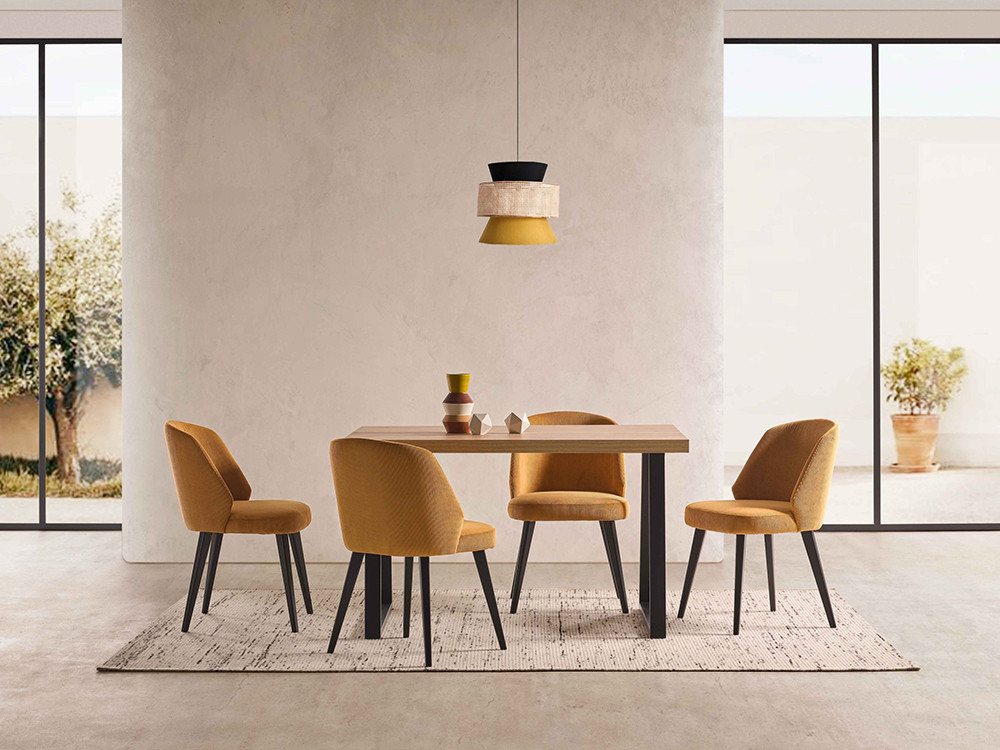 Diseña tu comedor con la silla de comedor 276 de Pérez e Hijos en Mobel 6000 en Madrid, con patas de haya y tapizado suave.