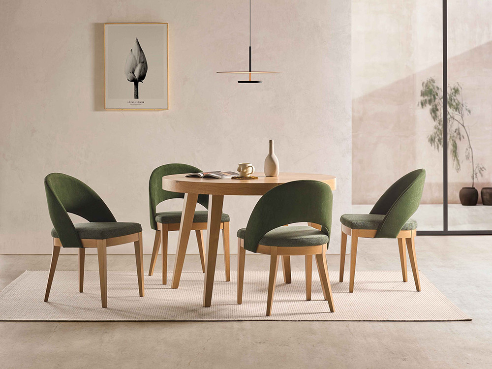 Diseña tu comedor con la silla 278 de Pérez e Hijos en Mobel 6000 en Madrid, con madera de haya y un suave asiento tapizado.