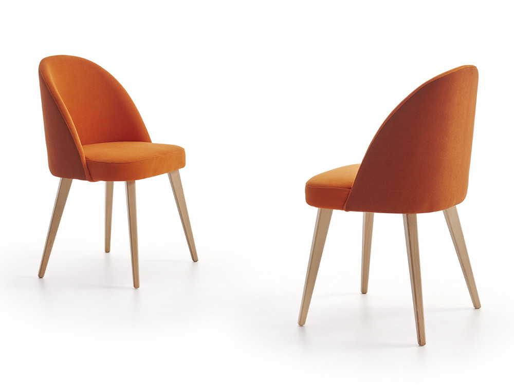 Tu silla de comedor 270 de Pérez e Hijos te espera al hacer tu compra online en Mobel 6000 con patas de haya y tapizado.