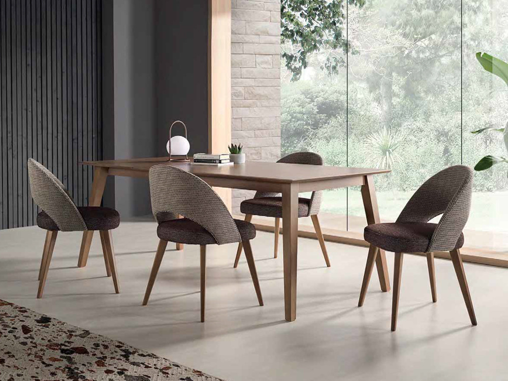 Diseña tu comedor con la silla 271 de Pérez e Hijos en Mobel 6000 en Madrid, con patas de madera de haya y tapizado suave.
