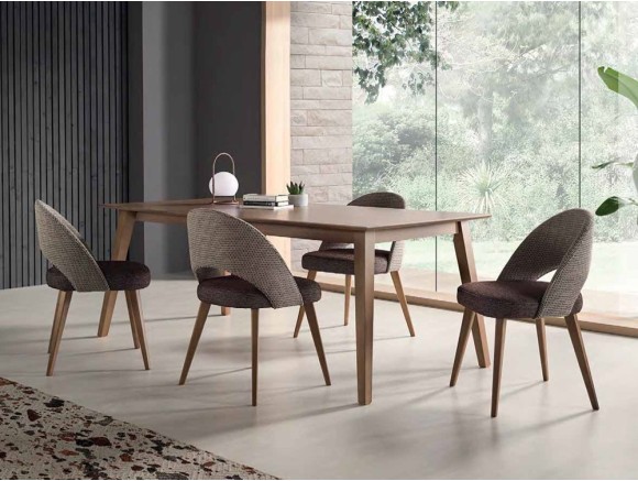 Diseña tu comedor con la silla 271 de Pérez e Hijos en Mobel 6000 en Madrid, con patas de madera de haya y tapizado suave.