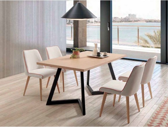 Diseña tu silla de comedor 274 de Pérez e Hijos en Mobel 6000 en Madrid, con sutiles patas de haya y su tapizado muy suave.