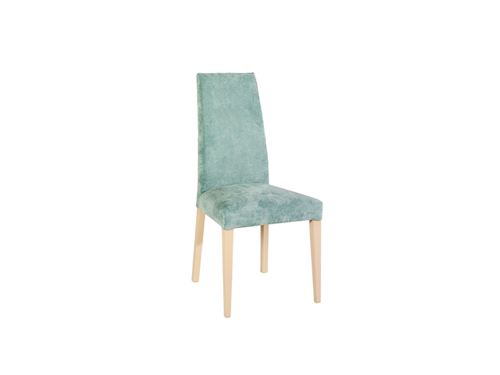 La silla de madera de comedor 260 de Pérez e Hijos destaca en Seismil Studio, con su respaldo alto y tapizado muy elegante.